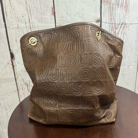 Louis Vuitton Paris Souple Whisper PM Chocolate Embossed leather bag limited - Picture 14 of 16